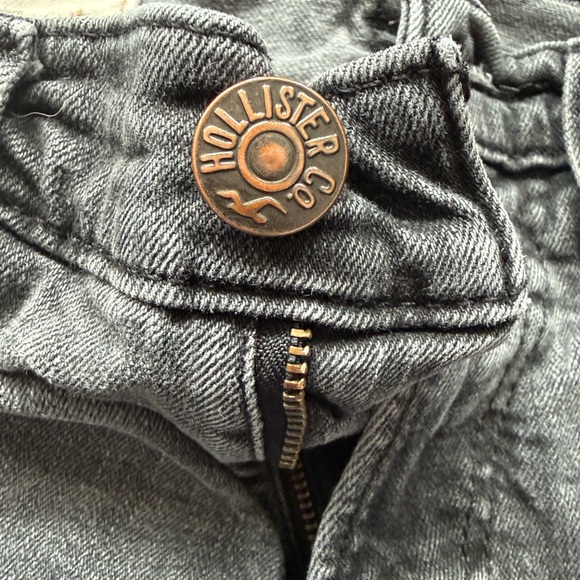 Two pairs of Hollister Skinny Jeans in Denim Blue and Charcoal Gray  SZ 26x28 - Picture 10 of 15